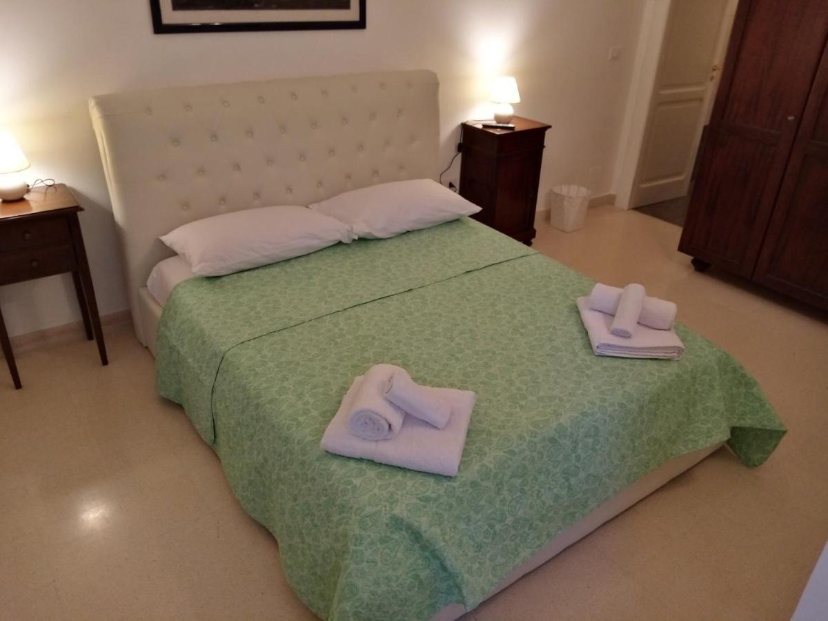 Bed and Breakfast Dimora Storica Le Perle Лечче Экстерьер фото